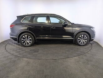 фото Volkswagen Touareg III 2020