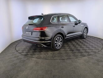 фото Volkswagen Touareg III 2020