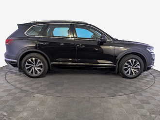 фото Volkswagen Touareg III 2020