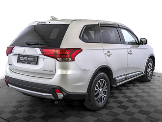 фото Mitsubishi Outlander III 2017