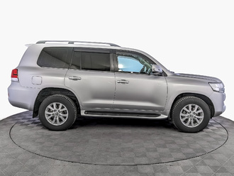 фото Toyota Land Cruiser 200 2018