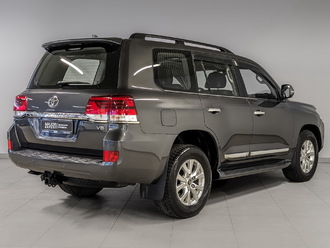 фото Toyota Land Cruiser 200 2020