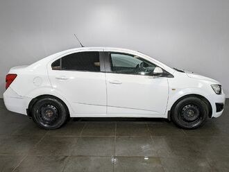 фото Chevrolet Aveo (T300) 2013