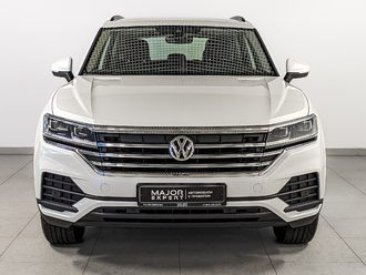 фото Volkswagen Touareg III 2020