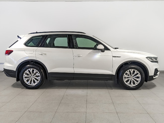 фото Volkswagen Touareg III 2020