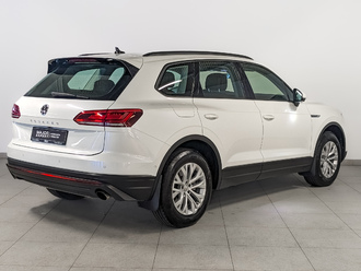 фото Volkswagen Touareg III 2020