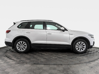 фото Volkswagen Touareg III 2020