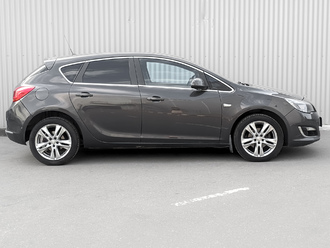 фото Opel Astra J 2012