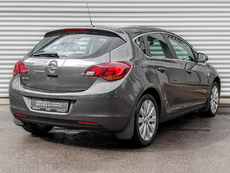 фото Opel Astra J 2012