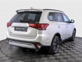 фото Mitsubishi Outlander III 2021