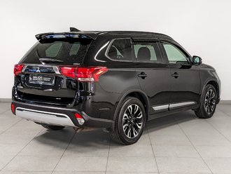 фото Mitsubishi Outlander III 2021