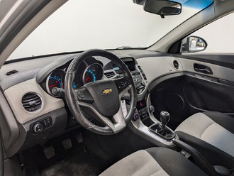 фото Chevrolet Cruze (J300/J305) 2012