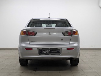 фото Mitsubishi Lancer X 2011