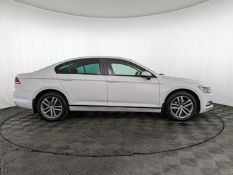 фото Volkswagen Passat B8 2016