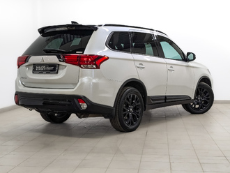 фото Mitsubishi Outlander III 2022