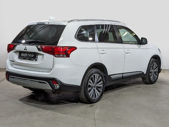 фото Mitsubishi Outlander III 2021