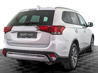 фото Mitsubishi Outlander III 2021