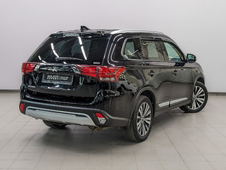 фото Mitsubishi Outlander III 2020