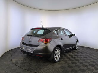 фото Opel Astra J 2011