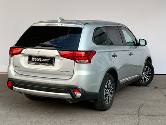 фото Mitsubishi Outlander III 2017