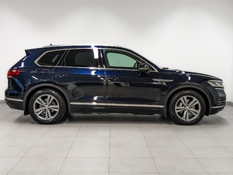 фото Volkswagen Touareg III 2020