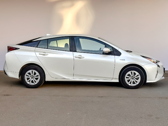 фото Toyota Prius IV 2017