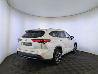 фото Toyota Highlander IV 2020