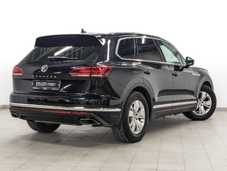 фото Volkswagen Touareg III 2020