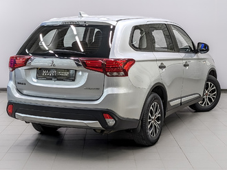 фото Mitsubishi Outlander III 2017