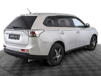 фото Mitsubishi Outlander III 2013