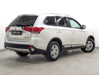 фото Mitsubishi Outlander III 2017