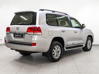 фото Toyota Land Cruiser 200 2018