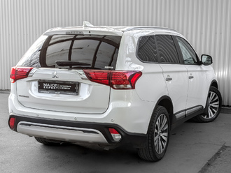 фото Mitsubishi Outlander III 2021