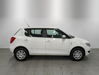 фото Skoda Fabia II 2011