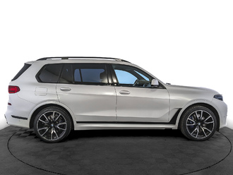 фото BMW X7 (G07) 2021