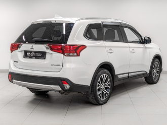 фото Mitsubishi Outlander III 2017