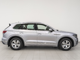 фото Volkswagen Touareg III 2020