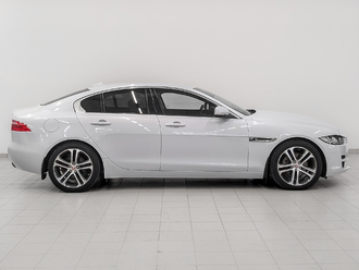 фото Jaguar XE 2017