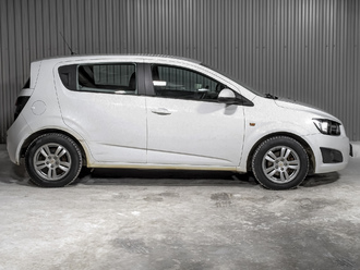 фото Chevrolet Aveo (T300) 2014