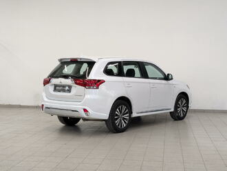 фото Mitsubishi Outlander III 2022