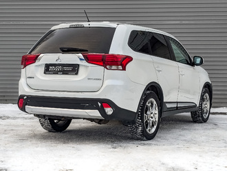 фото Mitsubishi Outlander III 2016