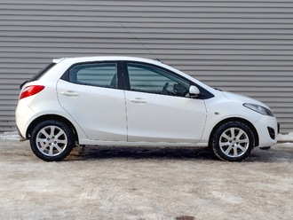 фото Mazda 2 (DE) 2014