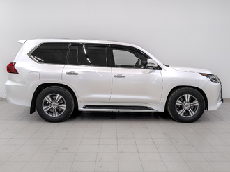 фото Lexus LX III 2021