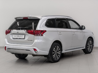 фото Mitsubishi Outlander III 2022