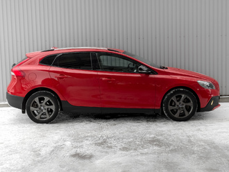 фото Volvo V40 II 2016