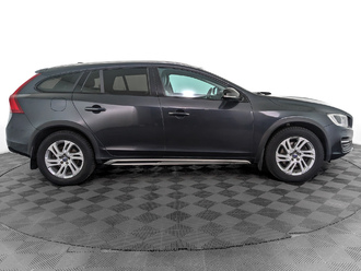 фото Volvo V60 CC I 2018