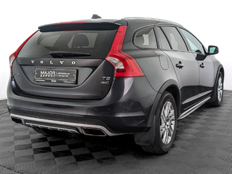 фото Volvo V60 CC I 2018