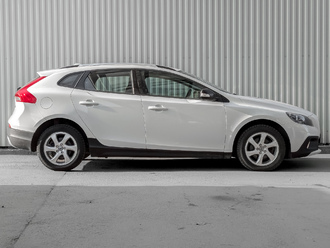 фото Volvo V40 II 2014