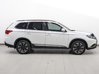 фото Mitsubishi Outlander III 2022