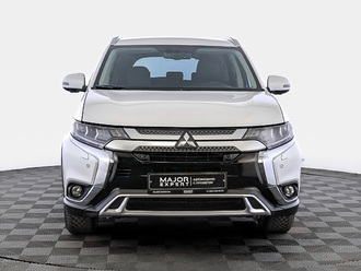 фото Mitsubishi Outlander III 2021